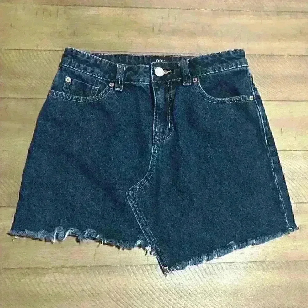 Urban Outfitters BDG Denim mini‎ skirt Sz Small